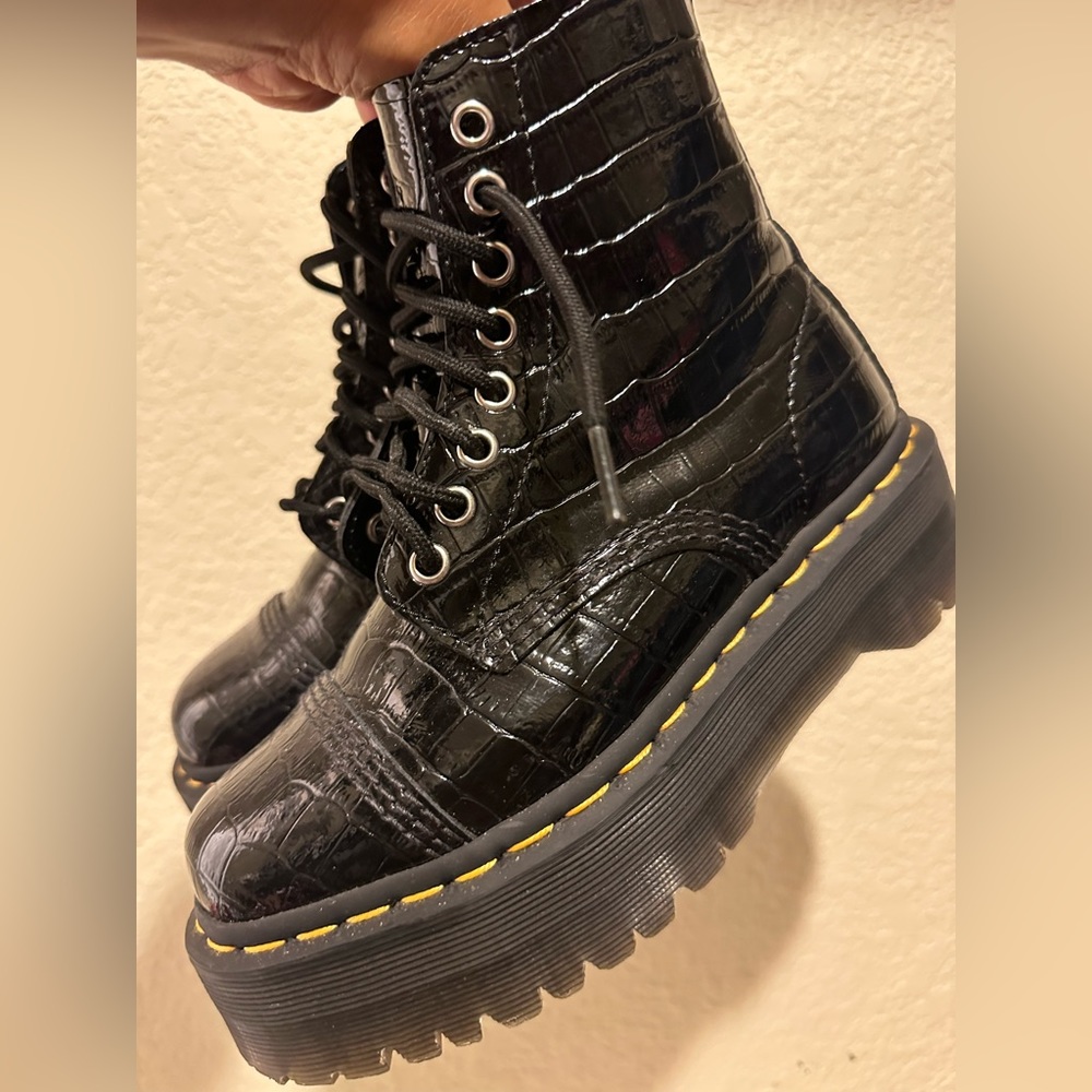 Dr Marten Sinclair, Croc sz 6